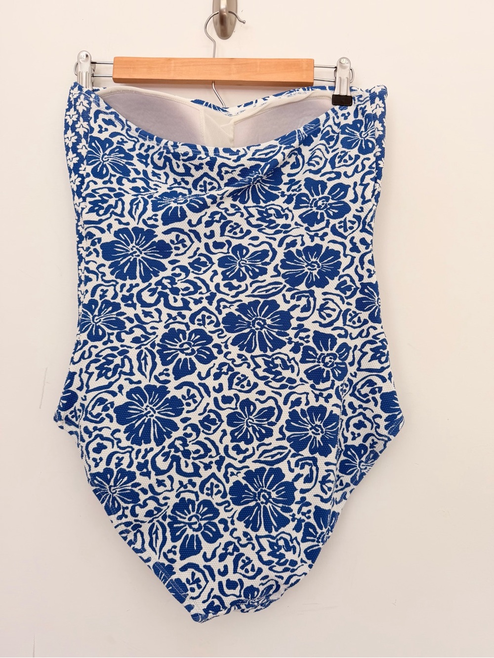 Tommy Bahama Strapless Blue & White Floral One-Piece Swimsuit Sz 12 Barely Used - Picture 6 of 10